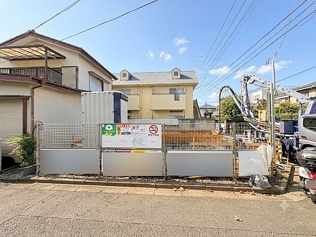 【外観】家族の温かさと陽光の暖かさ、楽しい毎日と明るい未来を予感させる「空間が織り成すひとつ先の住み心地」を演出します。*CGにより晴天に加工しております。