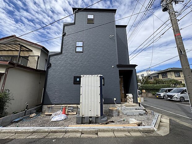 【外観】こちらの物件が少しでも気になるようでしたら、お気軽にお問合せください。人生でいちばん大きなお買い物ですので、ゆっくりご見学ください。ネット上の画像と実際の見学では、リアル感がまるで違…