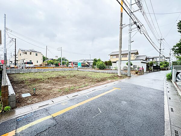 【前面道路】こちらの物件が少しでも気になるようでしたら、お気軽にお問合せください。人生でいちばん大きなお買い物ですので、ゆっくりご見学ください。ネット上の画像と実際の見学では、リアル感がまる…