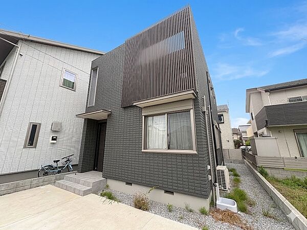 【現地外観】陽当りや通風性など各所に施された工夫で住みやすさを実現。部屋の大きさや周辺環境・街並など、資料には掲載していない情報が現地にはたくさんございます。是非ご確認下さい。