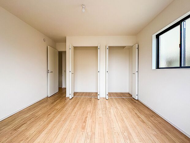 【収納】各部屋を最大限に広く使って頂ける様、全居住スペースに収納付。プライベートルームはゆったりと快適に。