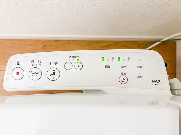 トイレ・ウォシュレット付。快適で衛生的な洗浄機能付温水シャワートイレです。