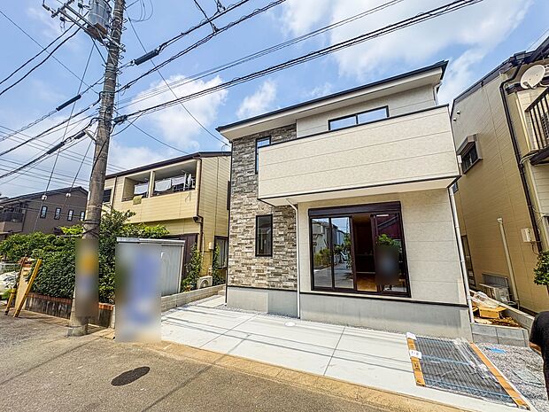 【外観】家族の温かさと陽光の暖かさ、楽しい毎日と明るい未来を予感させる「空間が織り成すひとつ先の住み心地」を演出します。