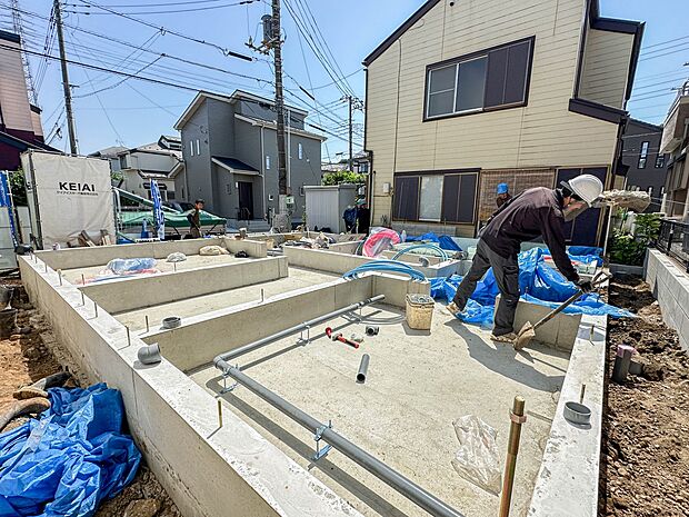 【外観】家族の温かさと陽光の暖かさ、楽しい毎日と明るい未来を予感させる「空間が織り成すひとつ先の住み心地」を演出します。