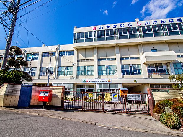 小学校 650m 差間小学校(深く考える子、思いやりのある子、明るく元気な子の具現化を目指し教職員が学びの共同体として支え合い新たな一歩を刻んでいます。爽やかな目をもった児童、しんけんな目を…