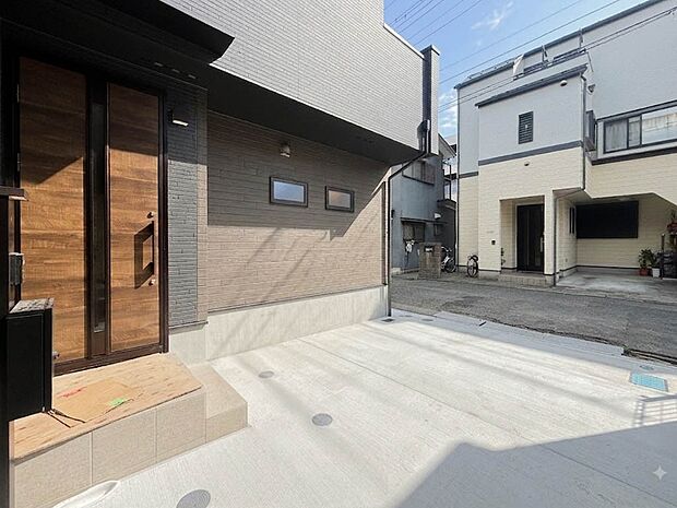 車の通行が少ないので、静かな住環境を維持することができます。