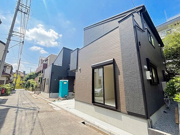 車の通行が少ないので、静かな住環境を維持することができます。