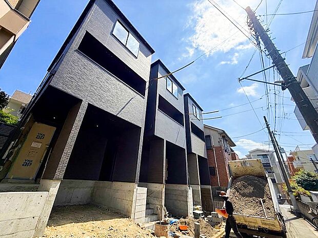 【前面道路4M】車の通行が少ないので、静かな住環境を維持することができます。