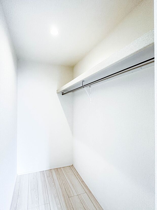 【収納】各部屋を最大限に広く使って頂ける様、全居住スペースに収納付。プライベートルームはゆったりと快適に。