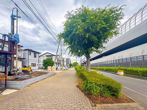 【前面道路】車の通行が少ないので、静かな住環境を維持することができます。