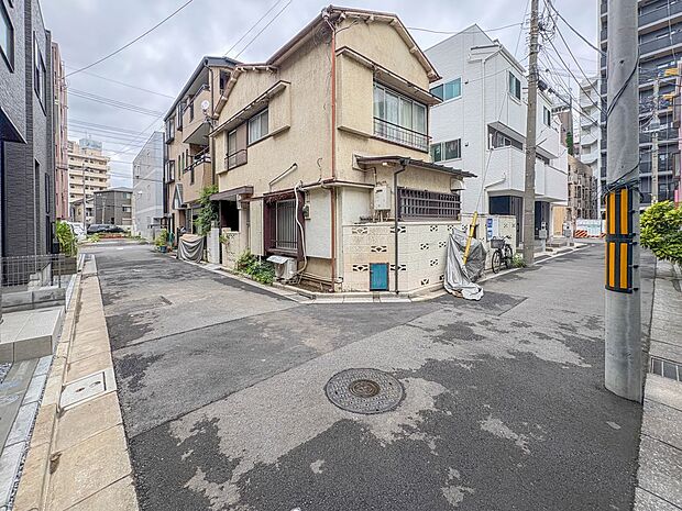 【前面道路】車の通行が少ないので、静かな住環境を維持することができます。