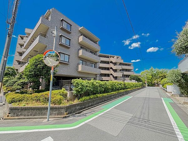 【外観】こちらの物件が少しでも気になるようでしたら、お気軽にお問合せください。人生でいちばん大きなお買い物ですので、ゆっくりご見学ください。ネット上の画像と実際の見学では、リアル感がまるで違…