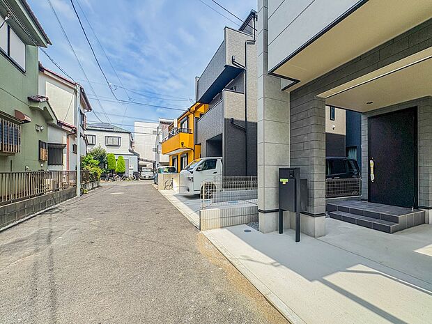 【前面道路】車の通行が少ないので、静かな住環境を維持することができます。