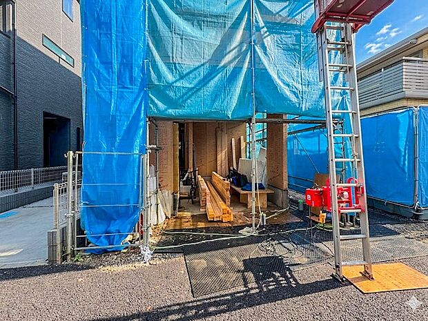 【駐車場】毎日の生活にマイカーが必須という方は、購入を検討する際、駐車場があることは大事な条件です。毎日の通勤や家族の送迎、買い物やお出かけなどクルマのある暮らしを満喫したい方は要チェック。…