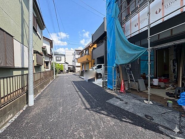 【前面道路4m】車の通行が少ないので、静かな住環境を維持することができます。