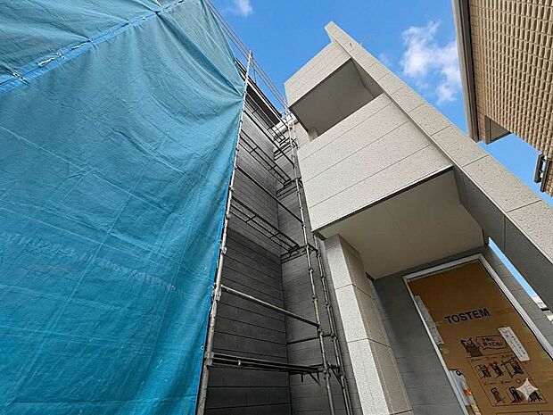 【外観】家族の温かさと陽光の暖かさ、楽しい毎日と明るい未来を予感させる「空間が織り成すひとつ先の住み心地」を演出します。
