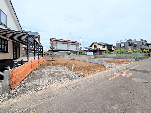 【ひとつ先の住み心地】家族の温かさと陽光の暖かさ、楽しい毎日と明るい未来を予感させる「空間が織り成すひとつ先の住み心地」を演出します。