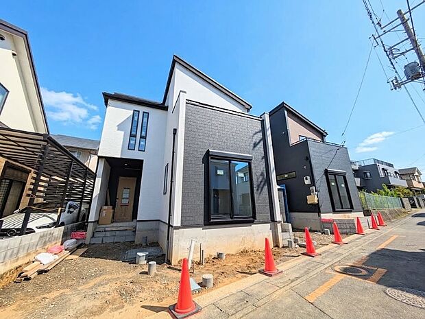 【駐車場】毎日の生活にマイカーが必須という方は、購入を検討する際、駐車場があることは大事な条件です。毎日の通勤や家族の送迎、買い物やお出かけなどクルマのある暮らしを満喫したい方は要チェック。…