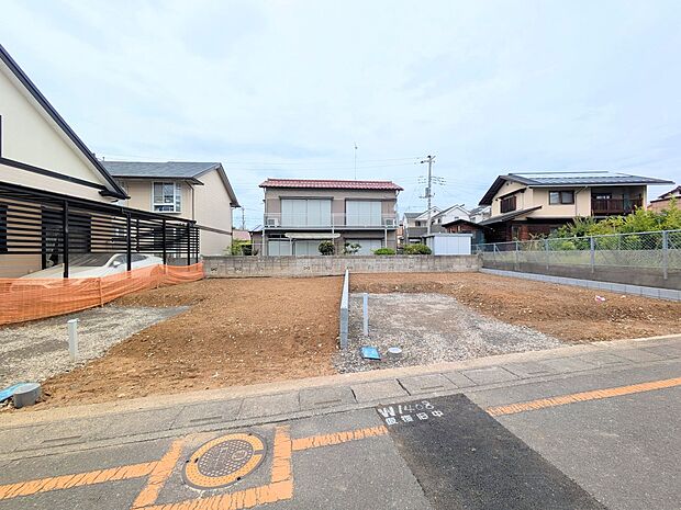 【駐車場】毎日の生活にマイカーが必須という方は、購入を検討する際、駐車場があることは大事な条件です。