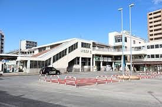 駅 2500m 宮原駅(昭和23年に開業したJR東日本の高崎線の駅です。新宿湘南ラインと上野東京ラインが通っていますが、湘南新宿ラインの快速だけが停車します。駅前にはロータリーがあり、交番や…
