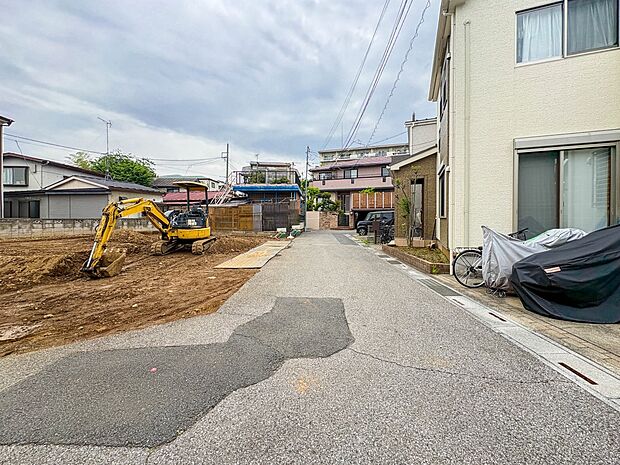 【前面道路】車の通行が少ないので、静かな住環境を維持することができます。