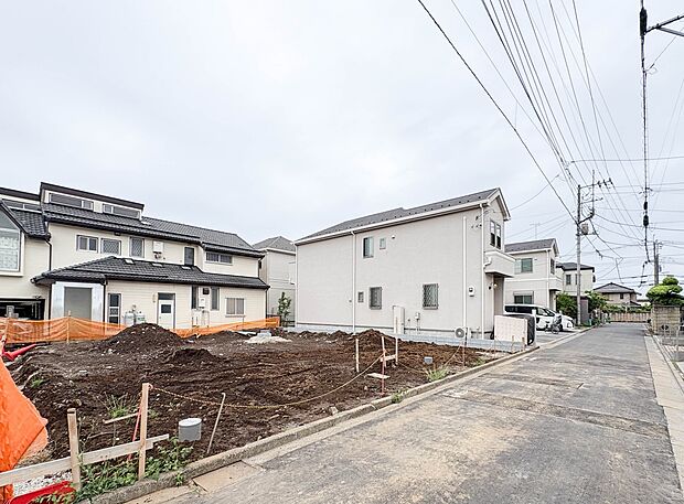 【前面道路】陽当りや通風性など各所に施された工夫で住みやすさを実現。部屋の大きさや周辺環境・街並など、資料には掲載していない情報が現地にはたくさんございます。是非ご確認下さい。