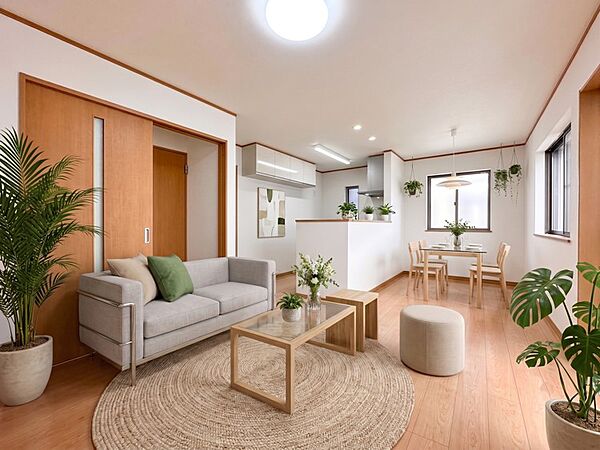【LDK】広いリビングには自分好みの家具を配置し、思い通りの空間に。※現況の物件写真に、CGによる画像処理（家具等の配置）がされています。
