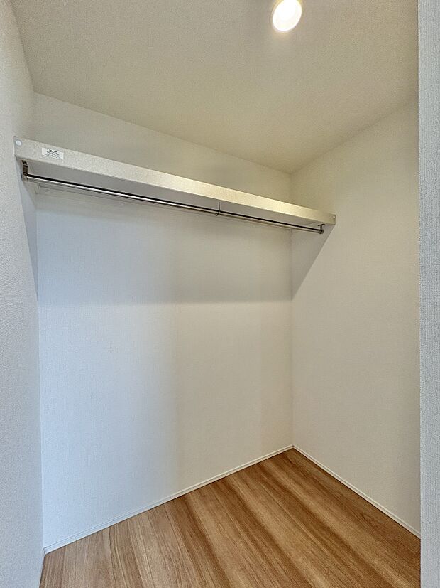 【収納】各部屋を最大限に広く使って頂ける様、全居住スペースに収納付。プライベートルームはゆったりと快適に。