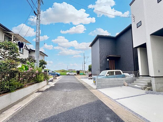 車の通行が少ないので、静かな住環境を維持することができます。
