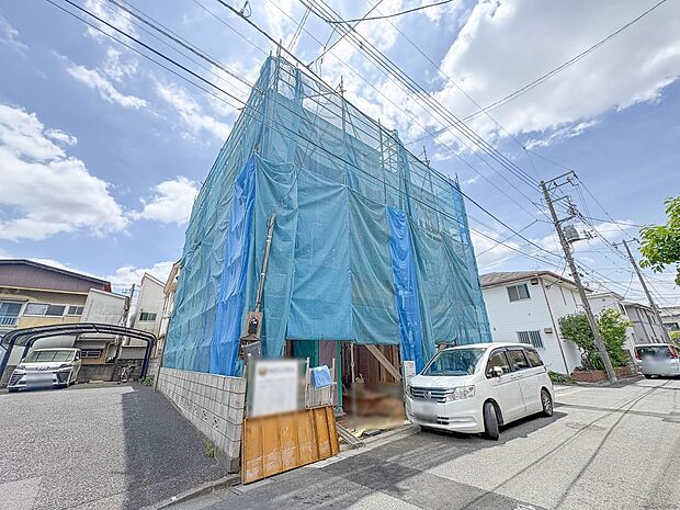 【外観】家族の温かさと陽光の暖かさ、楽しい毎日と明るい未来を予感させる「空間が織り成すひとつ先の住み心地」を演出します。