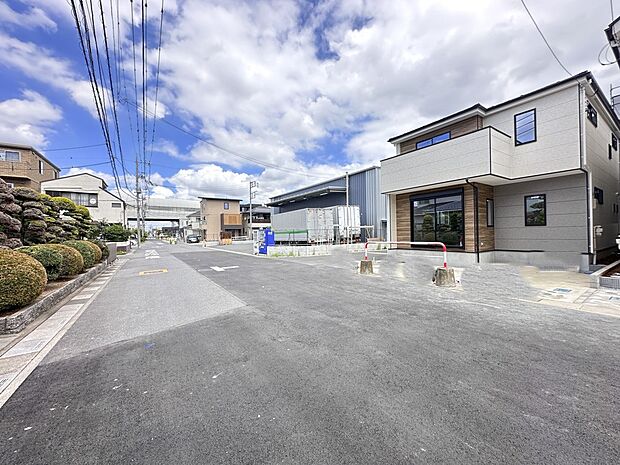 【前面道路】車の通行が少ないので、静かな住環境を維持することができます。