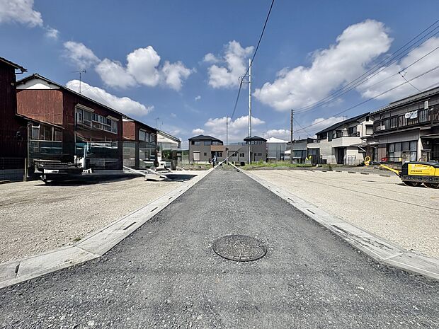 【前面道路】車の通行が少ないので、静かな住環境を維持することができます。