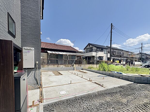 【駐車場】毎日の生活にマイカーが必須という方は、購入を検討する際、駐車場があることは大事な条件です。毎日の通勤や家族の送迎、買い物やお出かけなどクルマのある暮らしを満喫したい方は要チェック。…