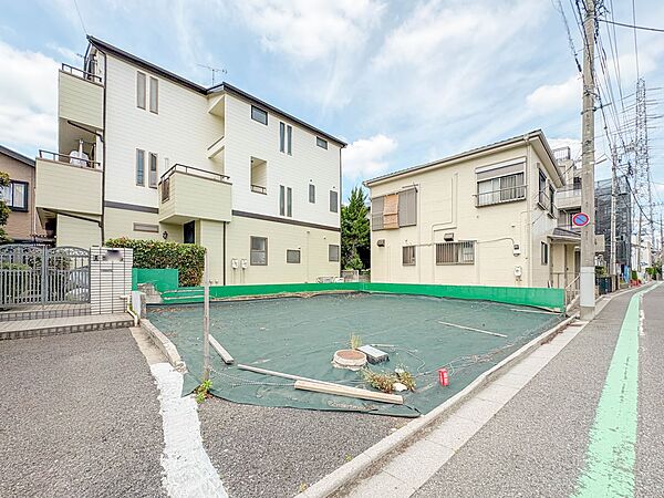 【玄関】玄関はおうちの顔と言われます。玄関アプローチは、外観デザインの印象を左右します。ご家族の個性を出しながら、素敵な玄関でお客様をお迎えしてください。