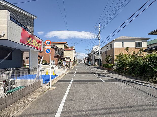 【前面道路】車の通行が少ないので、静かな住環境を維持することができます。