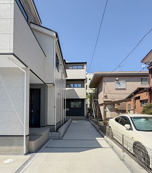 【外観】家族の温かさと陽光の暖かさ、楽しい毎日と明るい未来を予感させる「空間が織り成すひとつ先の住み心地」を演出します。