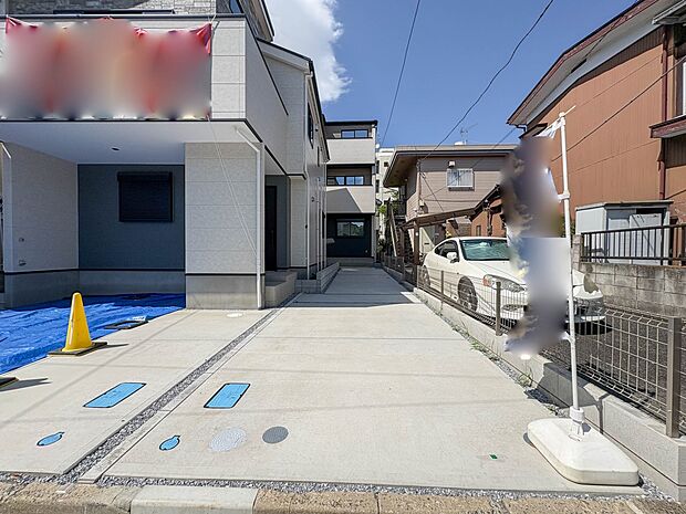 【駐車場】毎日の生活にマイカーが必須という方は、購入を検討する際、駐車場があることは大事な条件です。毎日の通勤や家族の送迎、買い物やお出かけなどクルマのある暮らしを満喫したい方は要チェック。…