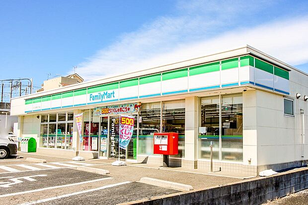 コンビニ 350m ファミリーマートさいたア西堀九丁目店