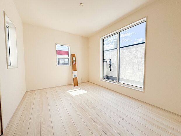 【寝室6帖】シンプルな内装はおしゃれのポイントです。シンプルは華美より飽きがこないからです。色や模様でおしゃれ感をだす。それがシンプルイズビューティーです。