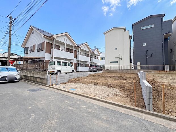 【前面道路4m】車の通行が少ないので、静かな住環境を維持することができます。