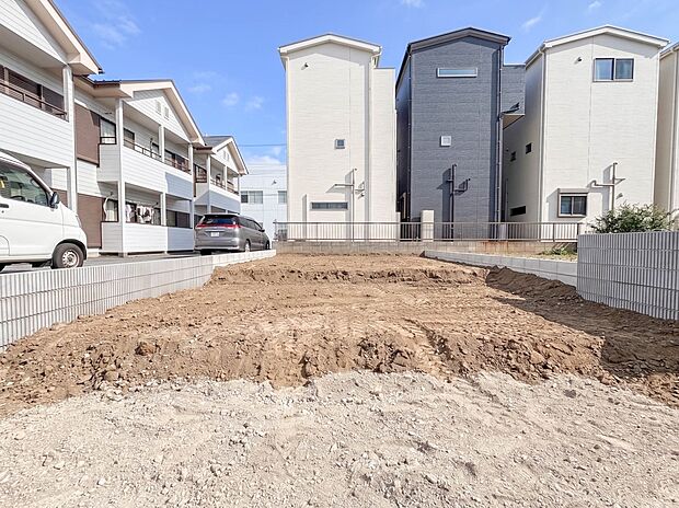 【外観】家族の温かさと陽光の暖かさ、楽しい毎日と明るい未来を予感させる「空間が織り成すひとつ先の住み心地」を演出します。