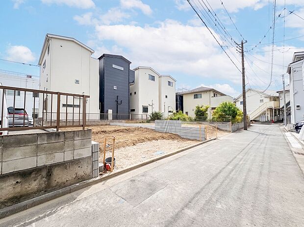 【前面道路4m】車の通行が少ないので、静かな住環境を維持することができます。