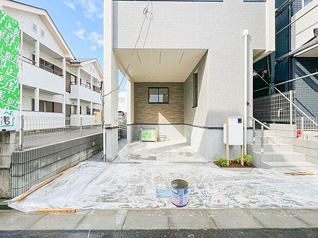 【駐車場】ビルトインガレージなら「野ざらし、雨ざらし、吹きさらし」になりません。汚れやいたみは減り、車の掃除もラクになります。