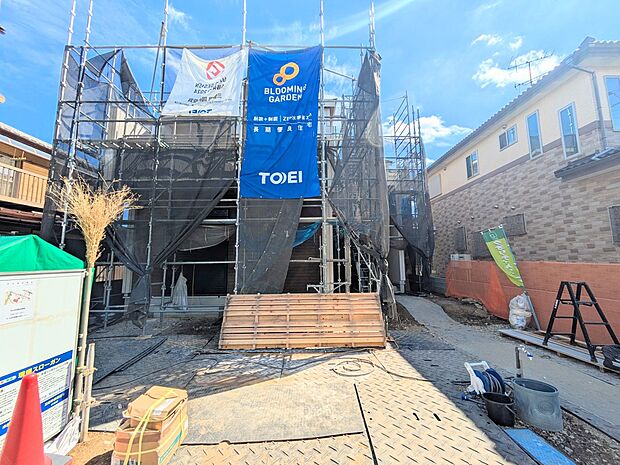 カースペース2台可/駐輪スペース。広々カースペースです。自転車、バイクなども置き場に困りません。