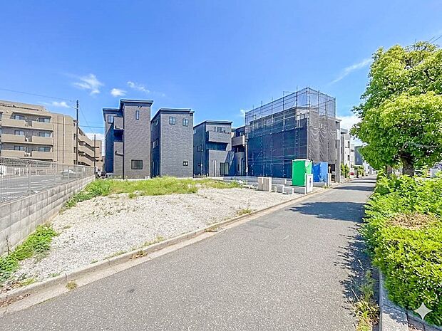 【前面道路4M】車の通行が少ないので、静かな住環境を維持することができます。