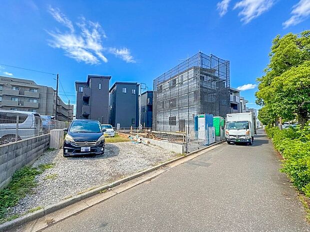 【前面道路4M】車の通行が少ないので、静かな住環境を維持することができます。