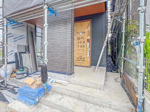 【玄関】玄関はおうちの顔と言われます。玄関アプローチは、外観デザインの印象を左右します。