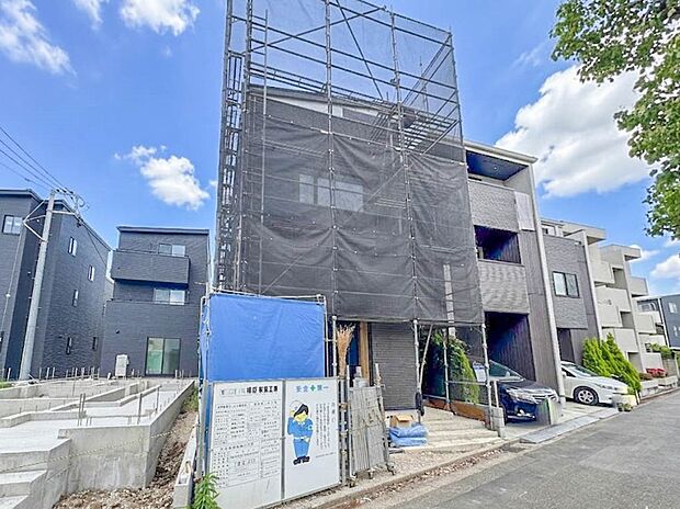 【前面道路4M】車の通行が少ないので、静かな住環境を維持することができます。