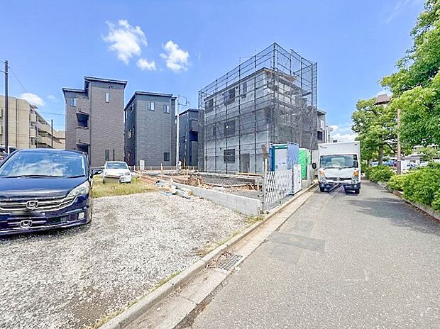 【前面道路4M】車の通行が少ないので、静かな住環境を維持することができます。
