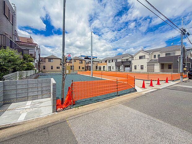【外観】家族の温かさと陽光の暖かさ、楽しい毎日と明るい未来を予感させる「空間が織り成すひとつ先の住み心地」を演出します。